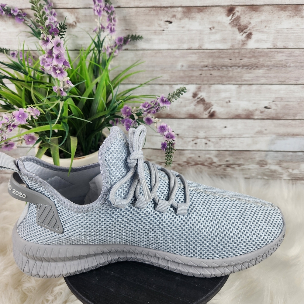 NWOT, Designed 2020, Grey Unisex sneakers, EU 42, women's 10.5/ men's 8.5 - Picture 3 of 9